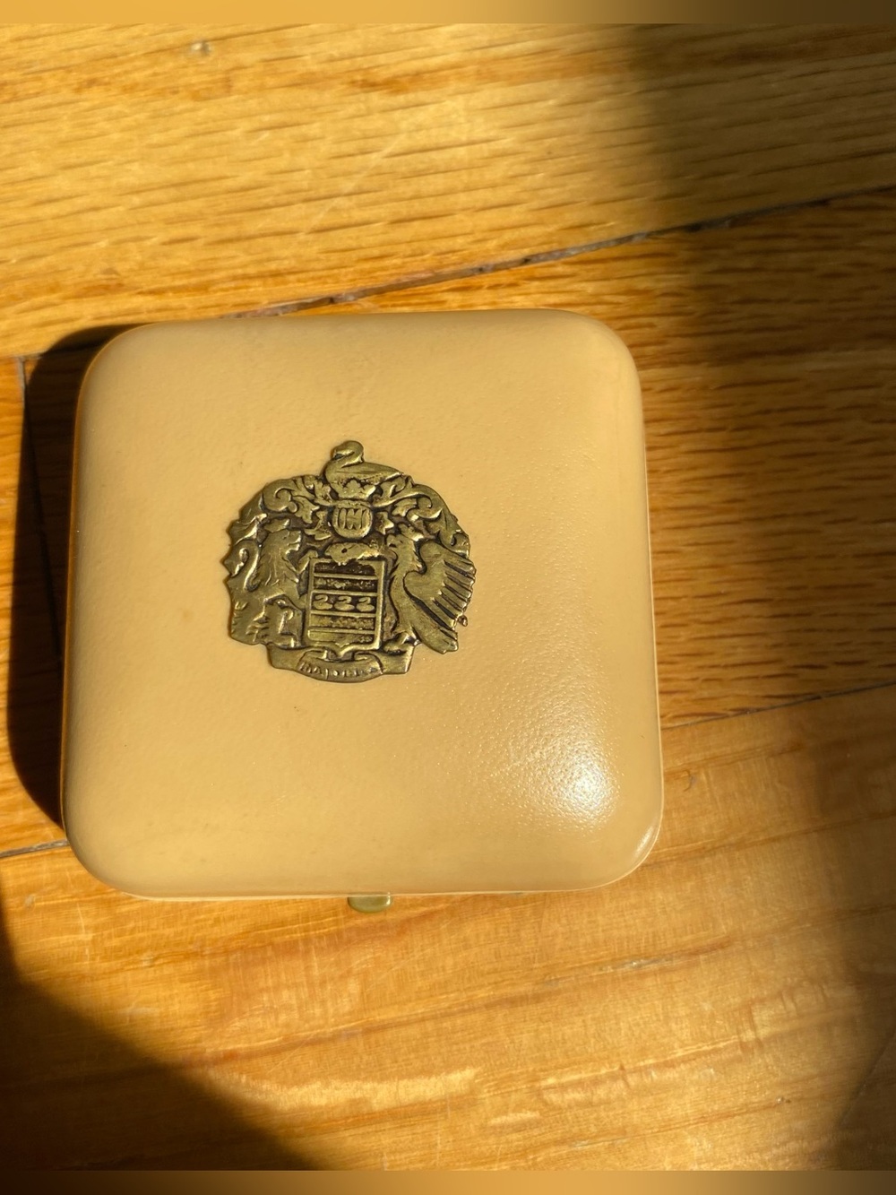 Vintage Majorica Pearl Stud Earrings 18k Yellow Gold | ORO Primera Ley Box | EUC - Picture 3 of 9